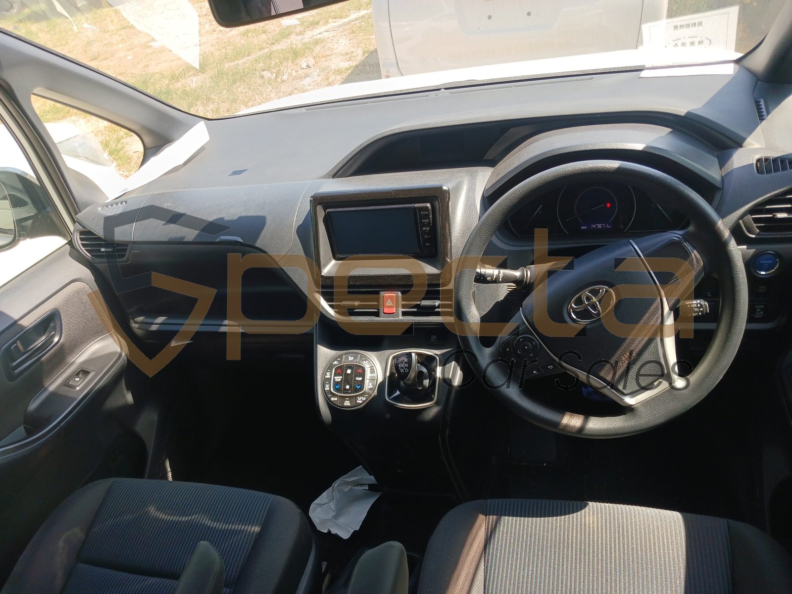 Toyota Voxy hybrid 2018