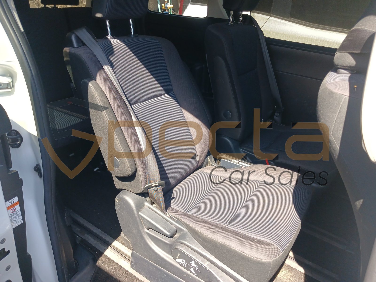 Toyota Voxy hybrid 2018