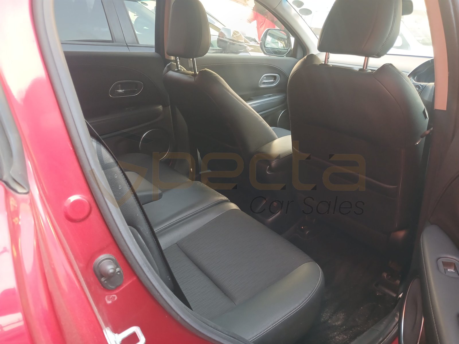 2018 Honda Vezel Hybrid | Cherry Red