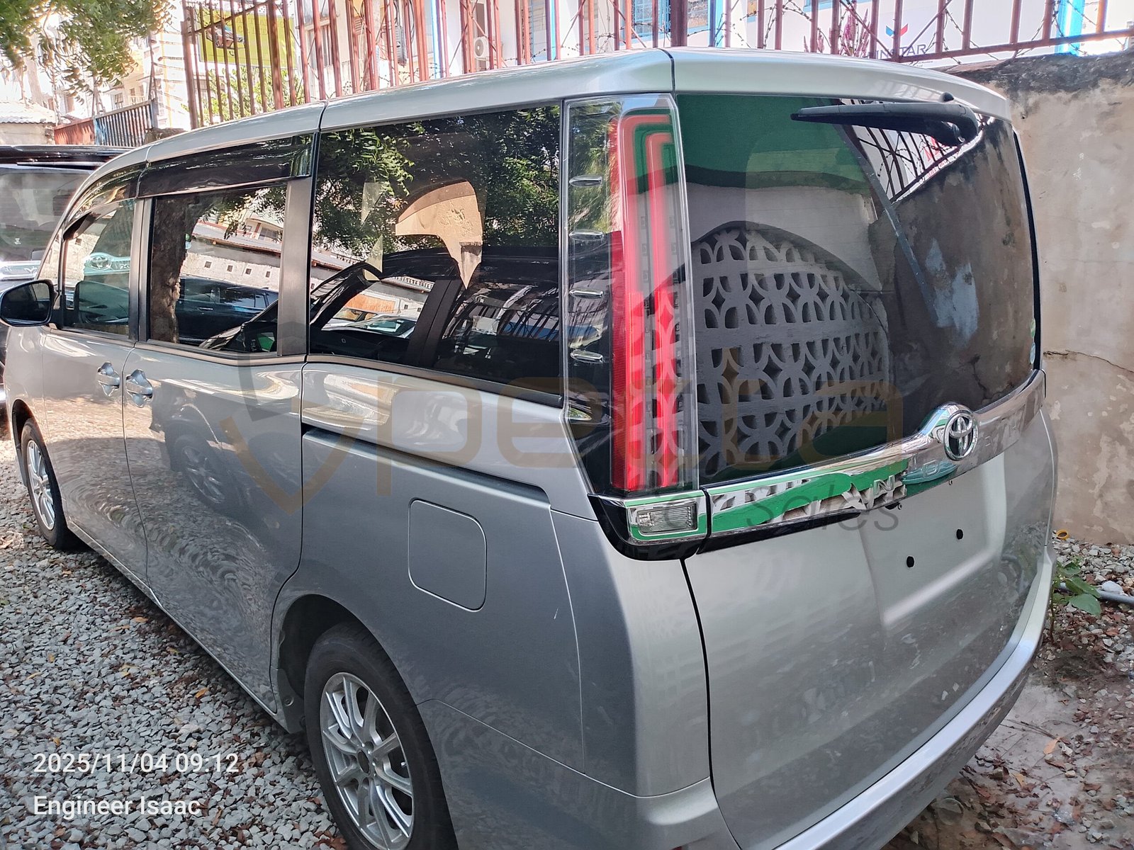 Toyota Noah 2018 Petrol Silver