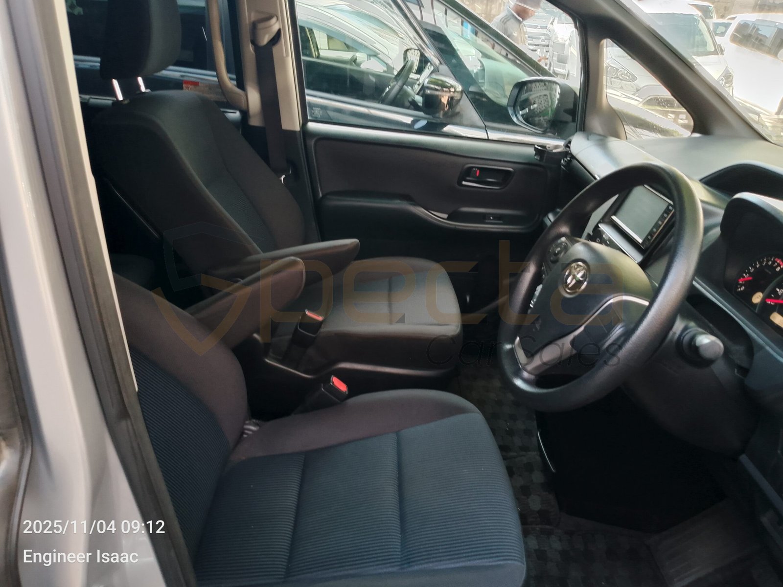 Toyota Noah 2018 Petrol Silver