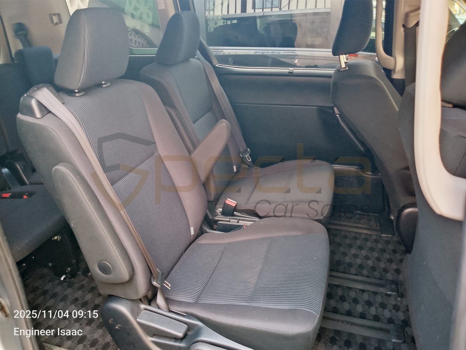 Toyota Noah 2018 Petrol Silver