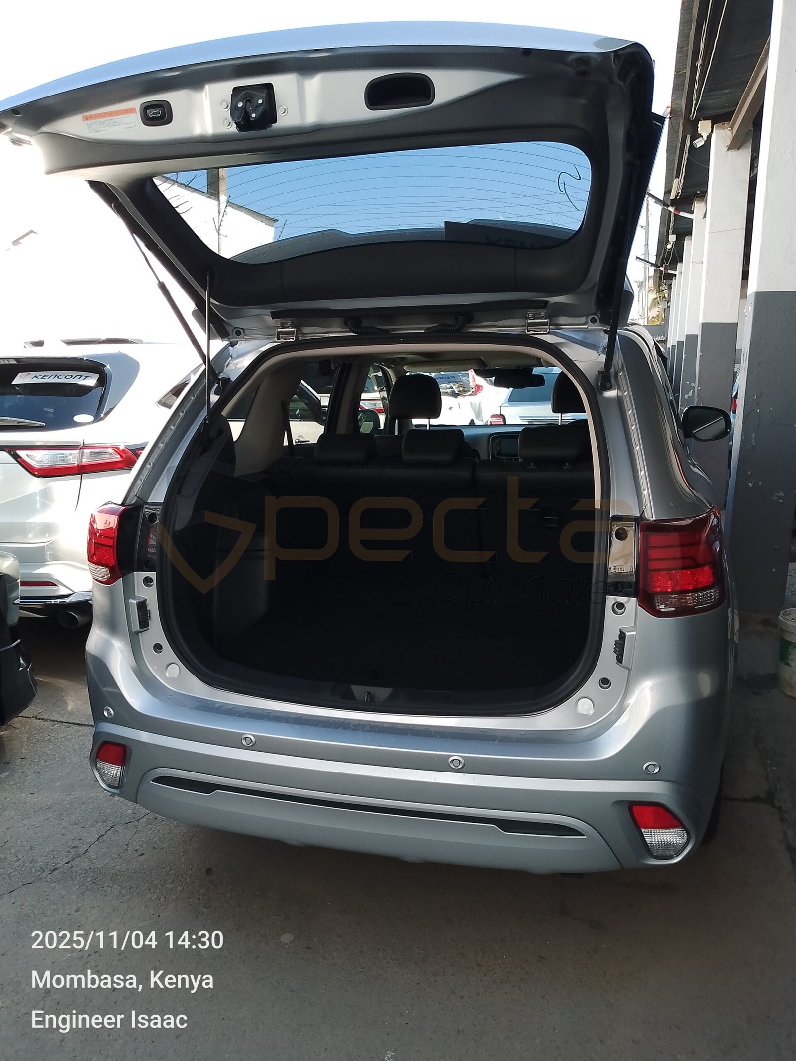 Hybrid Mitsubishi Outlander PHEV 2018 Petrol Silver 360 Camera Fully Loaded