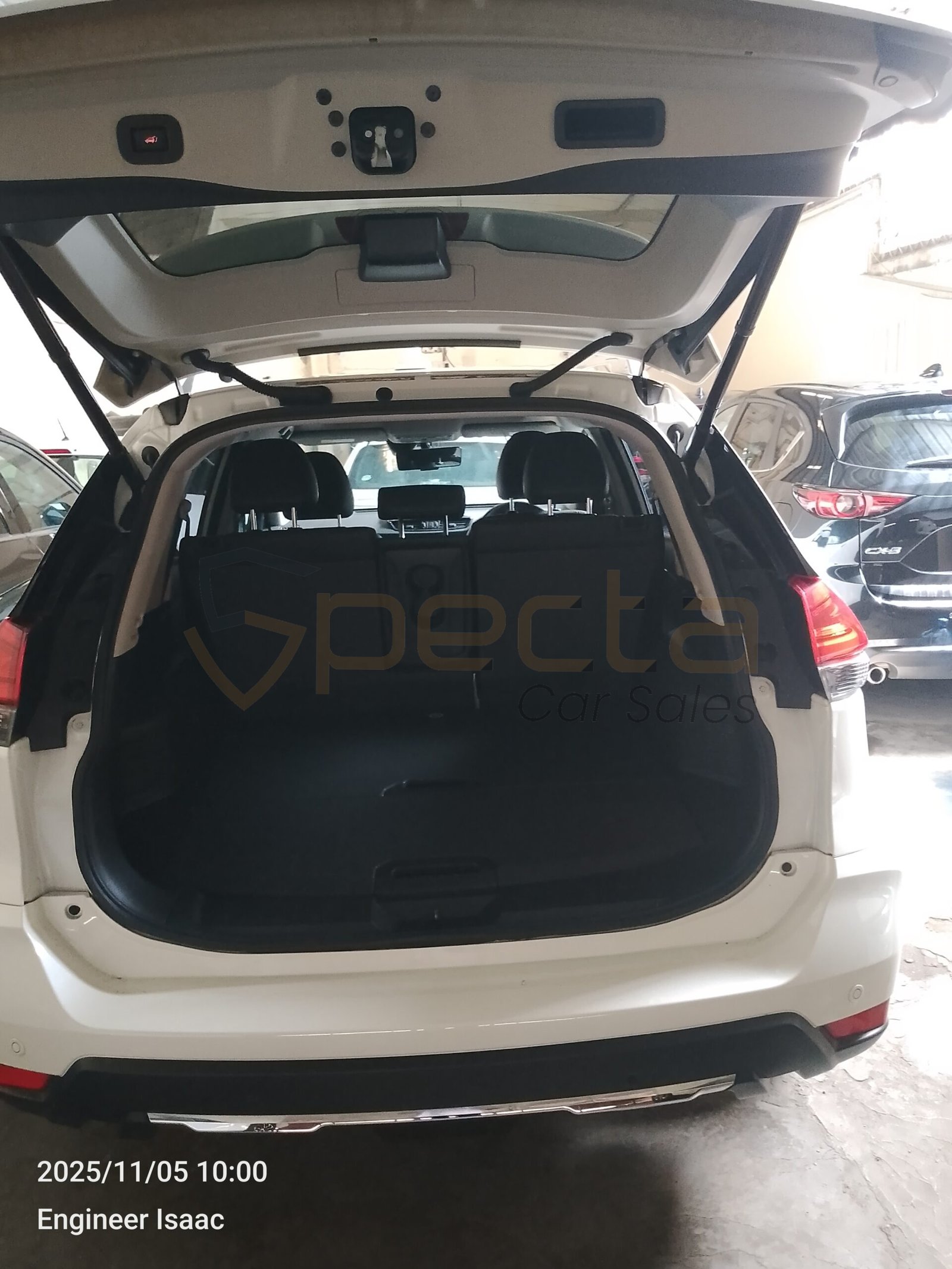 Nissan Xtrail 2018 with Sunroof