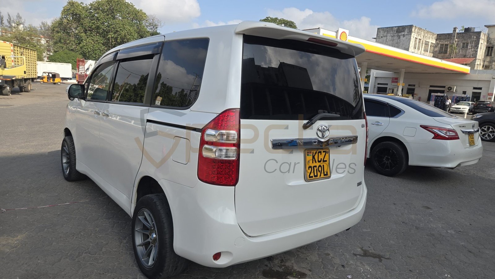 Toyota Noah 2012 Model