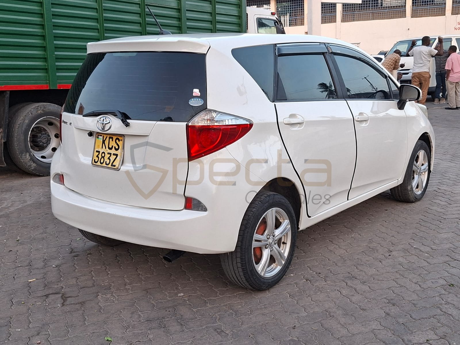 Locally used Toyota Ractis 2011